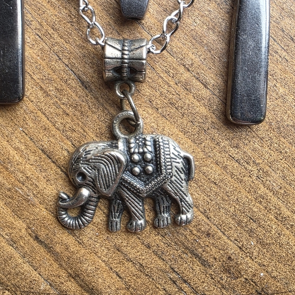 Hand Crafted Gold and Silver Elephant Brooch - Picture 3 of 4
